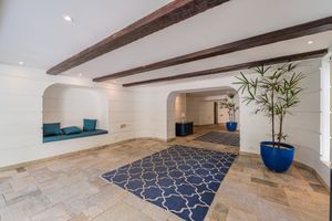 Image 32 - 924564