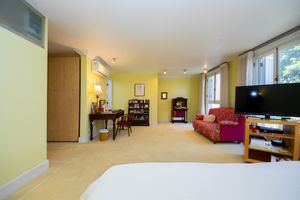Image 22 - 924568
