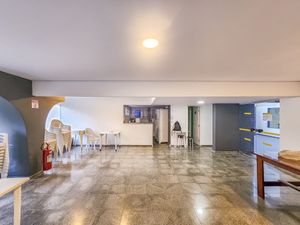 Image 25 - 924575