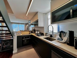 Image 19 - 924577