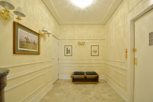 Image 11 - 924578