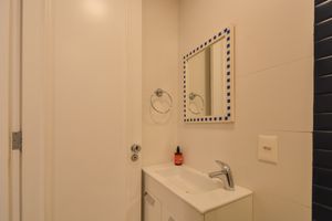 Image 65 - 924578