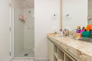 Image 23 - 924579