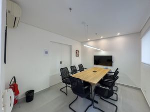 Image 21 - 924600