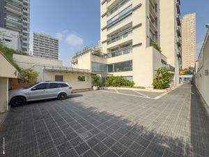 Image 29 - 924600