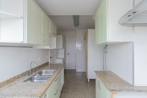 Image 21 - 924610