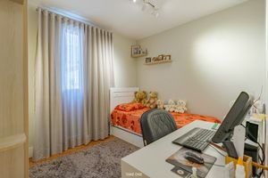 Image 17 - 924615