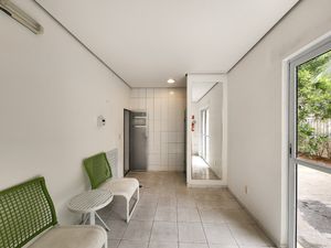 Image 19 - 924618