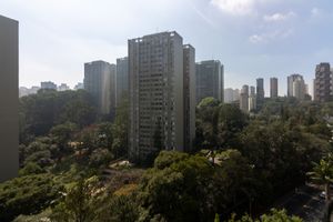 Image 12 - 924618