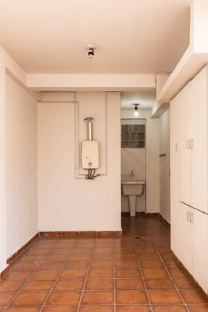 Image 21 - 924620