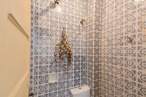 Image 18 - 924621