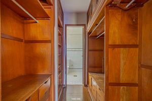 Image 17 - 924626