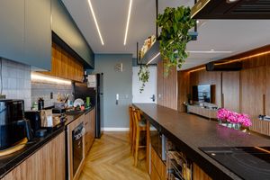 Image 6 - 924630