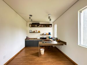 Image 20 - 924637