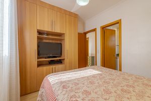 Image 18 - 924649