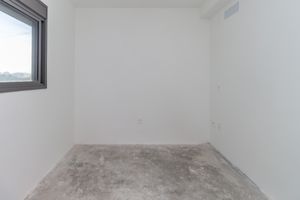 Image 44 - 924652