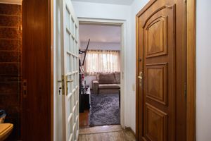 Image 1 - 924658