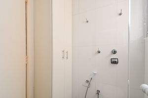 Image 11 - 924661