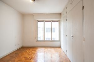 Image 17 - 924666