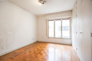 Image 19 - 924666