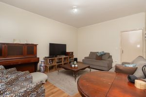 Image 4 - 924673