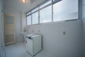 Image 10 - 924674