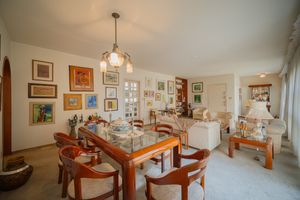 Image 1 - 924674