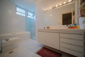 Image 4 - 924674