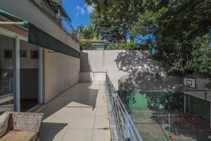 Image 42 - 924675