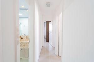 Image 18 - 924676