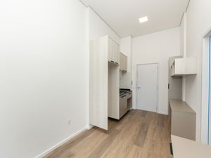 Image 3 - 924680