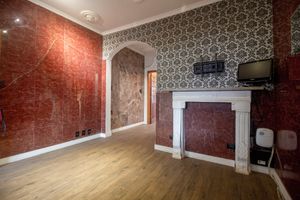 Image 2 - 924696