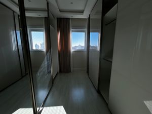 Image 11 - 924700