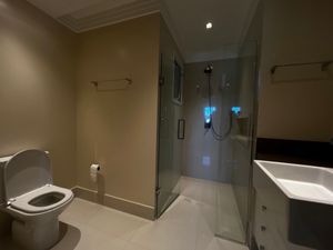 Image 15 - 924700