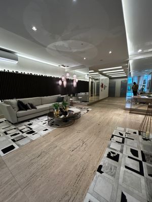 Image 27 - 924700