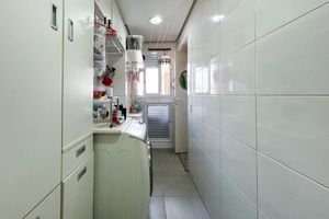 Image 20 - 924701