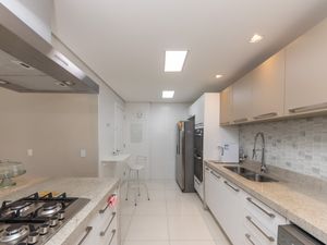 Image 13 - 924704