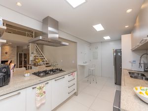 Image 11 - 924704