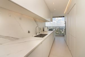 Image 14 - 924707
