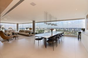 Image 11 - 924707