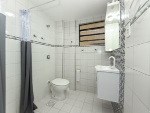 Image 9 - 924727