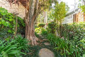 Image 6 - 924732