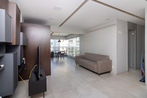 Image 1 - 924733