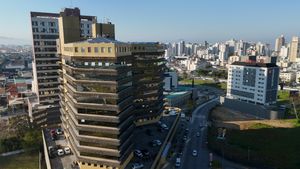 Image 11 - 924734