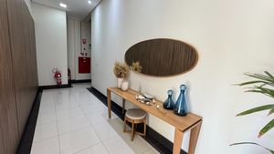 Image 21 - 924742