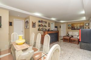 Image 4 - 924743