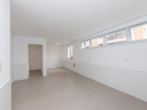 Image 32 - 924758