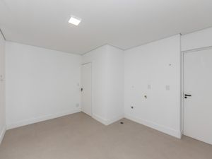 Image 38 - 924758