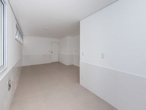 Image 34 - 924758