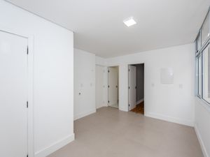 Image 37 - 924758